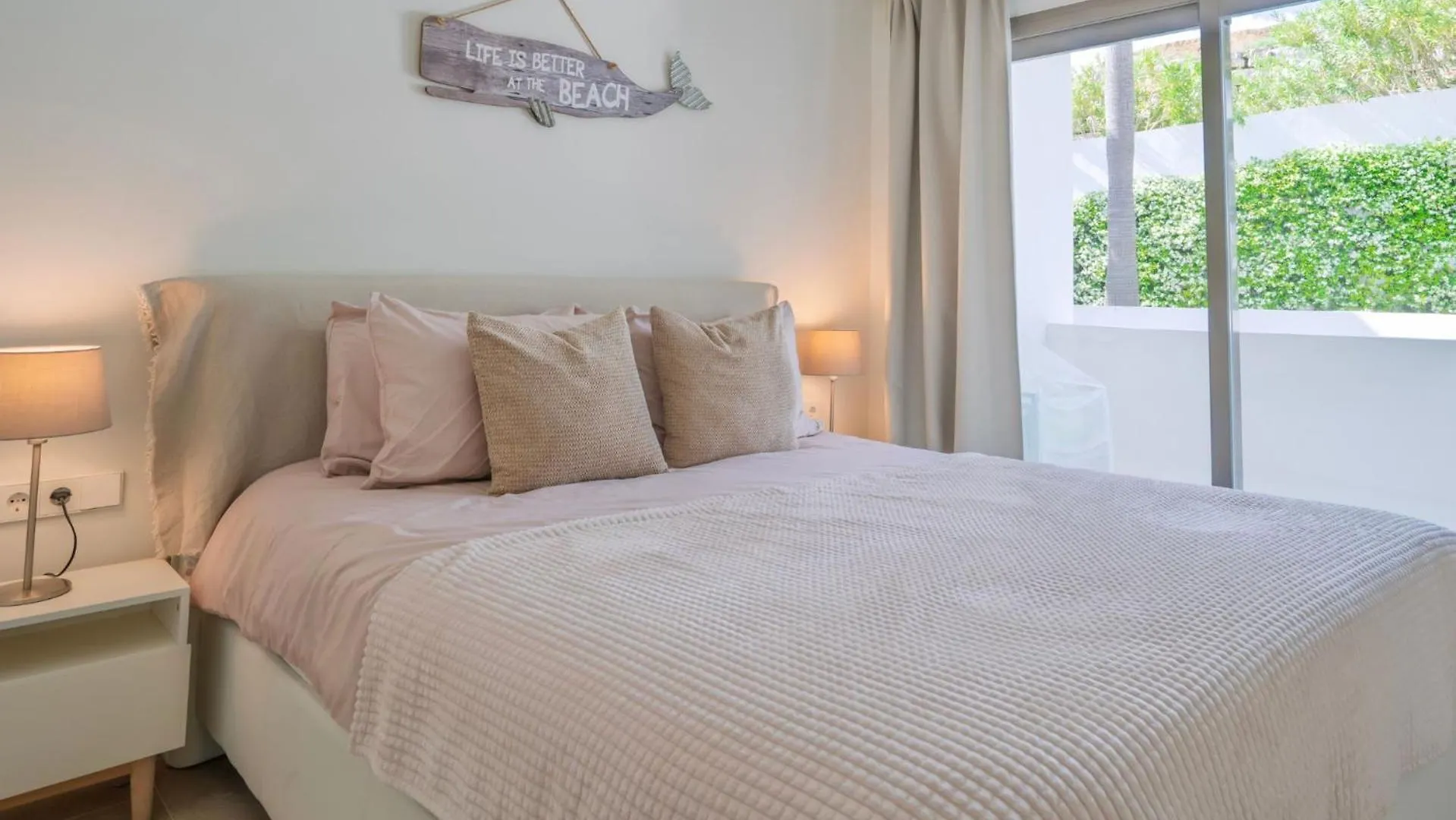 Elegant 2-Bedroom Apartment In The Prestigious Finca Cortesin Resort Buenas Noches