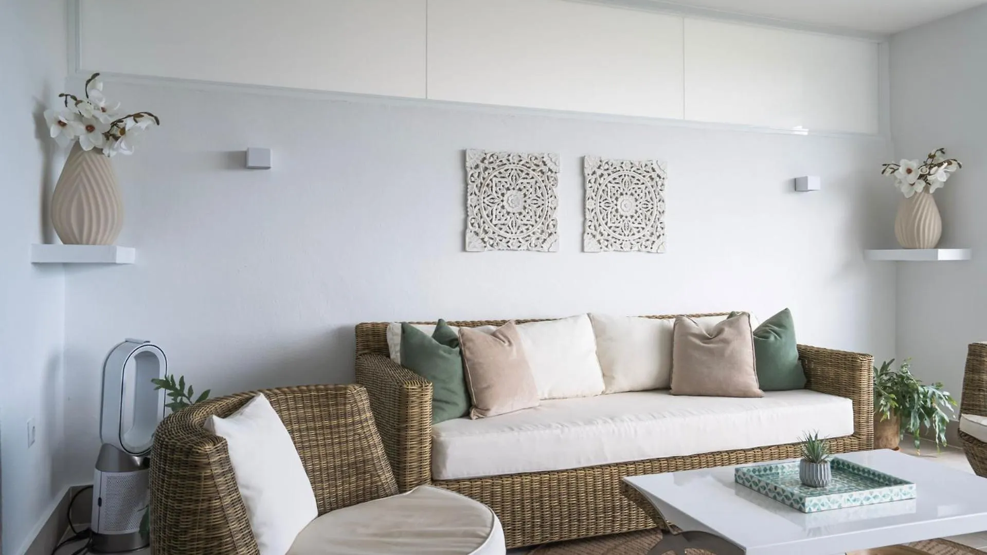 Elegant 2-Bedroom Apartment In The Prestigious Finca Cortesin Resort Buenas Noches