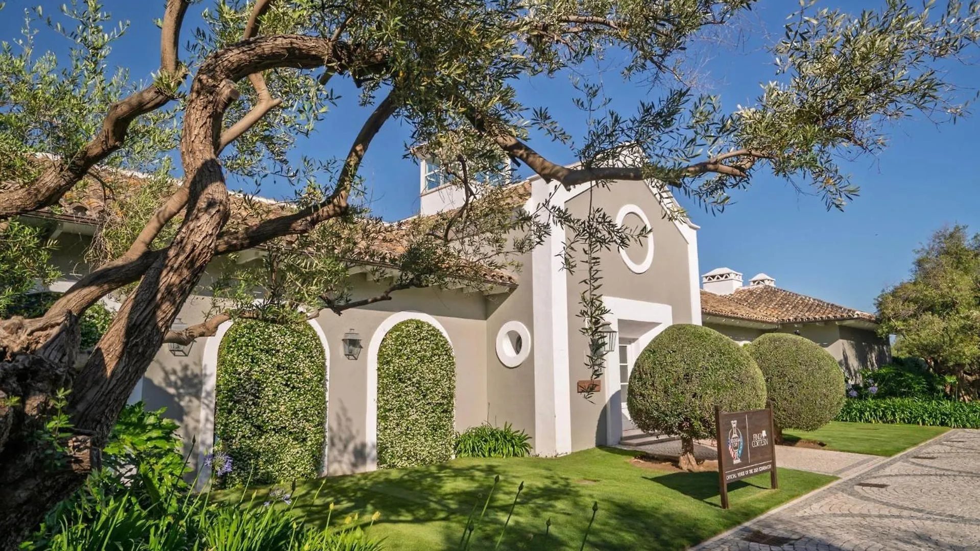 Elegant 2-Bedroom Apartment In The Prestigious Finca Cortesin Resort Buenas Noches